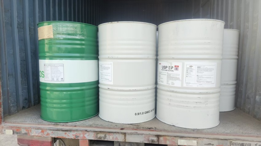 食品級白油和食品級丙二醇發(fā)貨.jpg 食品級白油和食品級丙二醇發(fā)貨.jpg