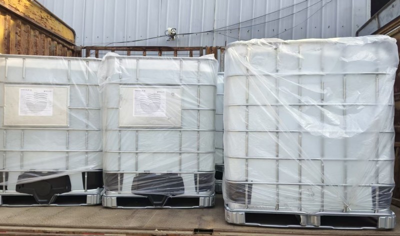 噸桶裝動物疫苗白油的發(fā)貨現(xiàn)場.jpg 噸桶裝動物疫苗白油的發(fā)貨現(xiàn)場.jpg