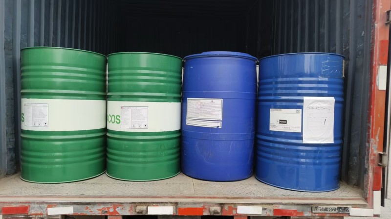 韓國(guó)進(jìn)口白油、進(jìn)口甘油和吐溫80發(fā)貨現(xiàn)場(chǎng).jpg 韓國(guó)進(jìn)口白油、進(jìn)口甘油和吐溫80發(fā)貨現(xiàn)場(chǎng).jpg